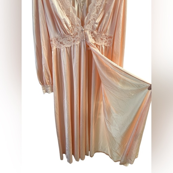 Olga vintage pink lace night gown - Picture 2 of 4